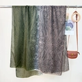 Écharpe ethnique à motif paisley avec dégradé vert et marron, paréo de plage élégant femme - 180cmx85cm / Vert