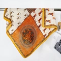 Retro vierkante sjaal met paardenprint in oranje en crème zijdeachtige stof met patroon - Paard-Oranje / 70*70