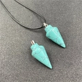 Kegelvormige hanger van imitatie turkoois met zwart koord en zilveren sluiting - Synthetisch Blauw Turkoois