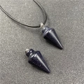 Pendentif pendule conique en pierre de sable bleu avec cordon noir et scintillements - Grès Bleu (Synthétique)