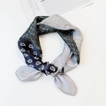 Elegant silk scarf featuring grey paisley patchwork and a smooth, glossy finish - 53x53cm / Grey Edge