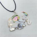 Pendentif éléphant en nacre blanche et nacre d'abalone avec cordon noir ajustable - Style 2 Éléphant