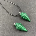 Collier avec pendentif conique motif malachite, cordon noir et fermoir argenté - Malachite (Synthétique)