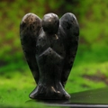 Polierte dunkelgraue Engel-Figur aus Naturstein in Gebetspose als Heimdeko - Labradorit (2 Zoll Labradorit 1 STK)