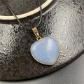 Ciondolo a cuore in pietra azzurra con placcatura in oro e cordino nero - Cuore Blu Chiaro (Angelite)