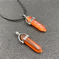 Pendentif hexagonal en œil de chat orange avec fermoir argenté et cordon noir minimaliste - Orange