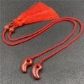 Rote Magatama-Quastenanhänger im japanischen Stil mit Kordel und Steinperlen - Regenbogenstein