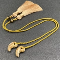 Gelber japanischer Quastenanhänger mit braunem Magatama-Stein und Tigerauge-Perlen - Jaspis