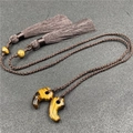 Tigerauge Magatama Anhänger Halskette mit braunen Quasten und gewebtem Seildekor - Tigerauge