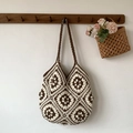 Handgefertigte Häkel-Einkaufstasche mit braunem und beige Blumendesign für Damen - Dunkelbraun (Mit Innentasche)