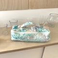 Bolsa acolchada con flores para herramientas de peinado en azul claro y morado - Pintura al óleo