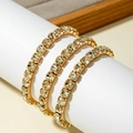Detail von drei vergoldeten Tennisarmbändern mit quadratischen Kristallen auf Display - Gold 3-teiliges Set Quadratische Zirkonia (31397-bra-G-3-EP)
