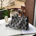Sac fourre-tout moderne en toile avec motif géométrique noir et blanc et bandoulière - Argyle