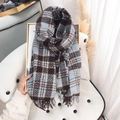 Sciarpa classica a quadri celeste e marrone effetto cashmere con dettagli frange - Celeste