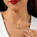 Elegante goldene Schlangenkette mit diamantbesetztem Fächeranhänger und weißer Perle - Fächerförmige Perlenhalskette (31575-nek-G-EP)