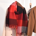 Sciarpa in maglia color block rossa e nera con lunghe frange per l'inverno caldo - Rosso Nero Grigio Colorblock (Stile 2)