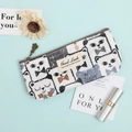 Süße cremeweiße Schreibwarentasche mit Katzenmuster und Good Luck Textiletikett - Festival Bär Grau