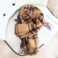 Sciarpa a quadri in finto cashmere nei toni della terra e caramello con frange fini - 45x180cm / caffè