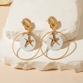 Pendientes de aro bohemios con concha y estrella de mar sobre fondo de piedra - Estilo Blanco Estrella de mar Círculo Concha
