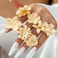 Bague fleur vintage dorée de style français pour femme avec motifs floraux texturés - Ensemble de 7 pièces de fleurs dorées rétro françaises (32241-ring-G-EP)