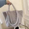 Borsa tote grigia in finta pelliccia di mohair con toppa in pelle marrone morbida - Grigio Chiaro (Etichetta Potenziata)