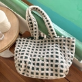 Winterse pluche tote bag met groen en beige schaakbordpatroon en rond metalen logo - Olijfgroen Raster Pluche Tote Bag