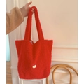 Grand sac cabas rouge en peluche de fausse fourrure avec étiquette de logo dorée - Rouge