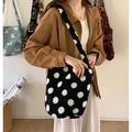 Pluche tote bag van lamswol met zwart-witte stippen voor herfst en winter - Zwarte Pluche Crossbody Emmer Tas met Witte Stippen