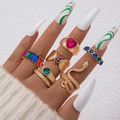 Dettaglio del set di 6 anelli dorati con motivi a serpente, cuore e farfalla con cristalli - Stile Farfalla Serpente Cuore (24429-gold)
