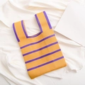 Bolso de punto con rayas amarillas y púrpuras en un estilo casual minimalista - Amarillo Jengibre