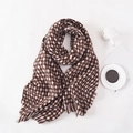 Winter checkered scarf in brown and white knit with elegant fringe detailing - Brown