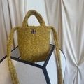 Mini borsa a secchiello gialla in finta lana di agnello in stile etnico e peluche - Giallo Senape