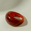 Anillo de cúpula de acrílico ámbar con textura de mármol y acabado pulido fino - Estilo de Cúpula Ancha (31765) / Marrón