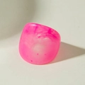 Anillo minimalista de acrílico rosa brillante con textura de mármol translúcido - Estilo Simple de Perfil Grande (31764) / Rosa rojo