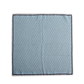 Elegante foulard in seta 70x70cm con motivi geometrici e bordo nero di tendenza - Blu Lago