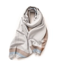 Écharpe à carreaux gris-bleu clair avec larges rayures bleu ciel, marron et franges - Bleu