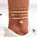 Detalle de un set de cuatro tobilleras con cristales, cuerda tejida, motivo de hoja y concha - Estilo concha con perlas artificiales blancas de 4 piezas (21255)