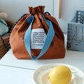 Bolsa térmica con cordón de tela naranja y asas azul claro para el almuerzo - Bolsa Bento Marrón Bloque de Color