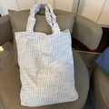 Borsa tote in tela a quadretti blu e bianchi con manico arricciato e ricamo - Griglia Bianca