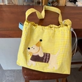 Gelb-weiß karierte Canvas-Umhängetasche mit Kordelzug und süßer Welpen-Stickerei - Gelber Gingham-Hund mit Hut-Design