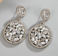 Luxuriöse geometrische Tropfenohrringe in Silber mit funkelnden Zirkoniasteinen - Silber