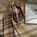 Weicher karierter Schal in warmem Braun und Orange mit gemütlichem Kaschmir-Gefühl - Wellen Lila Beige