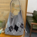 Elegante borsa a tracolla in tela a righe bianche e nere con motivo patchwork a rombi geometrici - Riga Nera con Ricamo Argyle