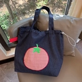 Dunkelblaue Jeans-Einkaufstasche mit Tomaten-Stickerei und Kordelzugverschluss - Bestickte Tomate Kordelzug Tote Bag / Dunkelblau
