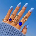 Set di anelli dorati a forma di serpente con gemme blu indossati sotto il cielo - Stile Bohemien a Serpente con Gemma Blu (22478-blue)