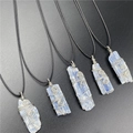 Set di cinque ciondoli in cianite blu con filo d'argento su cordini neri - Pendente Irregolare in Cianite Blu (JC1117)