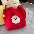Detail van rode nylon draagtas met schattig hondenborduurwerk van pluche en geel lint - Rood (Bloemenhoed Hond Trekkoord Tote Tas)
