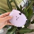 Λεπτομέρεια της μωβ υφασμάτινης θήκης AirPods με κέντημα και φερμουάρ σε κοντινή λήψη - Μωβ του Τάρο