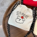 Bolso tipo cubo de nailon blanco con bordado de perrito y correa trenzada - Oso de Manzana Gris
