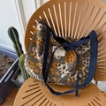 Große Wendetasche aus Denim mit auffälligem Leopardenmuster in Orange und Logo-Patch - Gelb Braun Leopard (Zufälliger Musterzyklus)